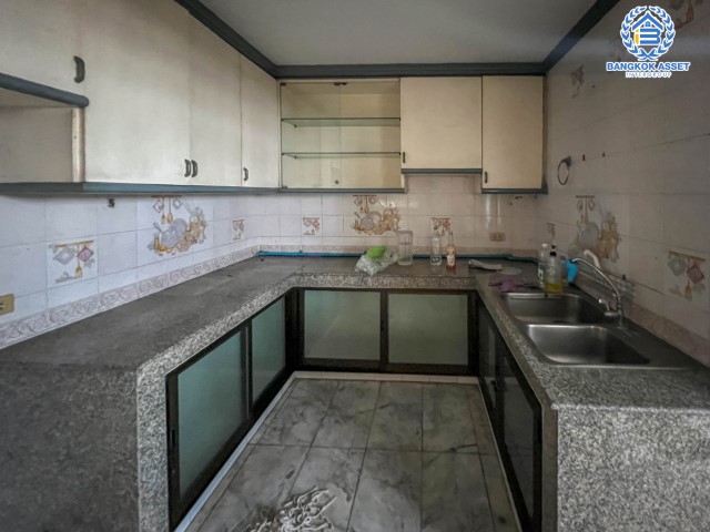 *****บ้านแฝดมือสองย่านกรุงเทพฯ ม.101การ์เด้นวิลล์  ลาดพร้าว101 เนื้อที่กว้าง 41 ตร.ว. ฟังก์ชัน 3 ห้องนอน 4 ห้องน้ำ ที่จอดรถ 2 คัน บ้านแฝดทำเลเมือง พื้นที่ใช้สอยเยอะ ตั้งบนทำเลแห่งการเดินทาง ใกล้รถไฟฟ้าสายสีน้ำเงิน "สถานีลาดพร้าว" และทางด่วน "ฉลองรัช"